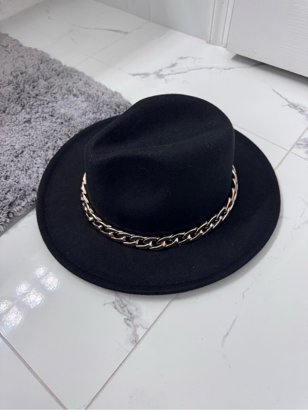 Black Wide Brim Western Cowboy Cowgirl Fedora Hat with Chain Belt Buckle!